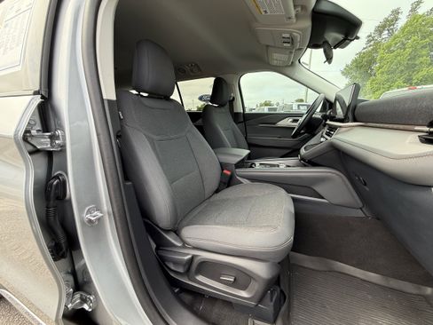 Used 2025 Ford Explorer Active RWD image 10