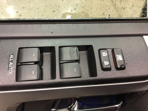 Used 2023 Toyota 4Runner Limited image 13