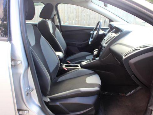 Used 2014 Ford Focus SE w/ SE Sport Package FWD image 34