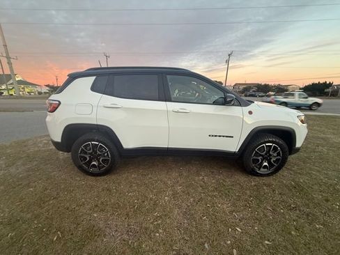 New 2026 Jeep Compass Trailhawk w/ Sun, Sound & Navigation Group AWD/4WD image 8