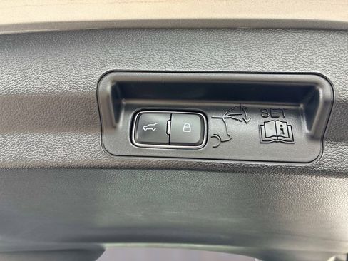 Used 2023 Ford Explorer XLT AWD/4WD image 16