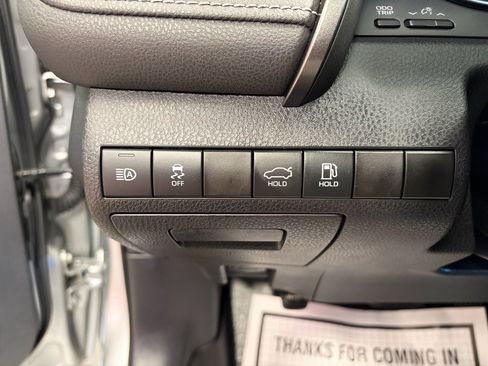 Used 2020 Toyota Camry SE FWD image 13
