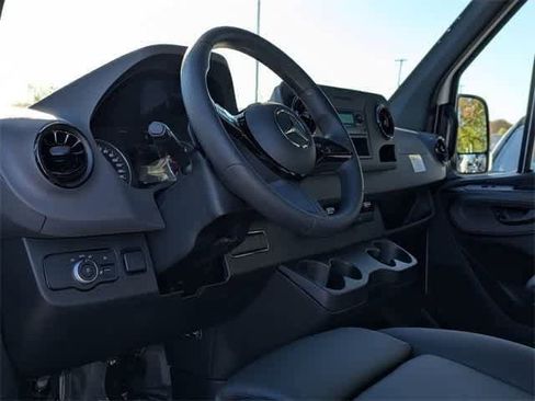 Used 2025 Mercedes-Benz Sprinter 2500 image 2