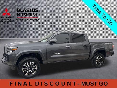 Used 2021 Toyota Tacoma TRD Sport w/ Technology Package AWD/4WD image 4