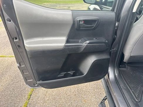 Used 2022 Toyota Tacoma SR AWD/4WD image 10