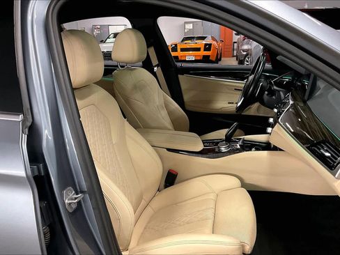 Used 2021 BMW 530e w/ Convenience Package image 10