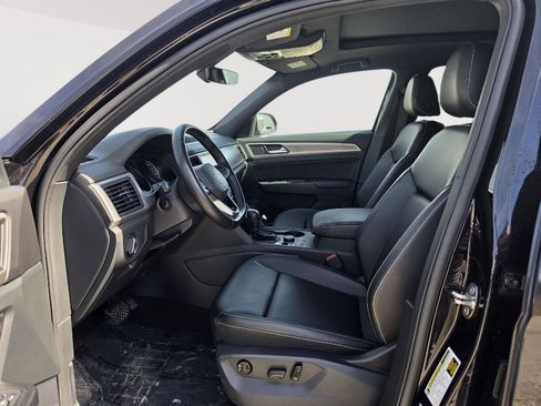 Certified 2020 Volkswagen Atlas Cross Sport SE w/ Panoramic Sunroof Package AWD/4WD image 3