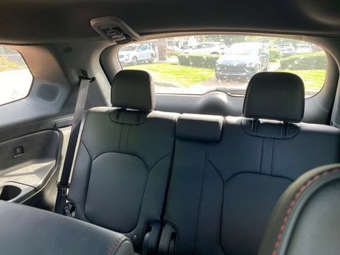 Used 2025 Honda Pilot Black Edition image 17