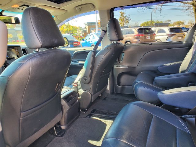 Used 2015 Toyota Sienna SE FWD image 9