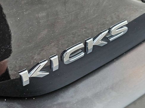 Used 2020 Nissan Kicks SV image 11
