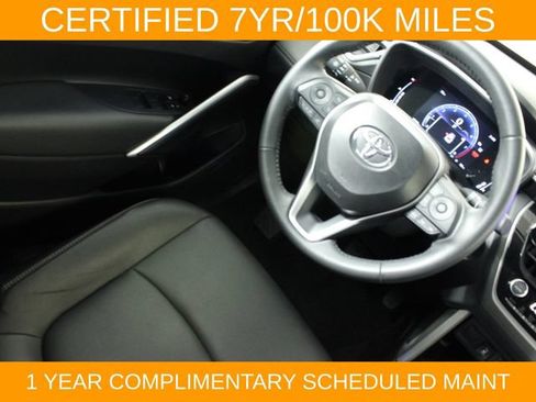 Used 2025 Toyota Corolla Cross XLE AWD/4WD image 17