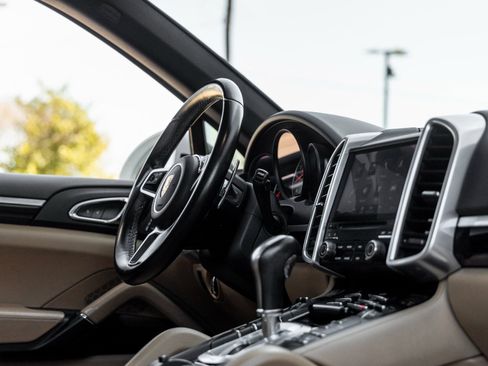 Used 2017 Porsche Cayenne S image 45