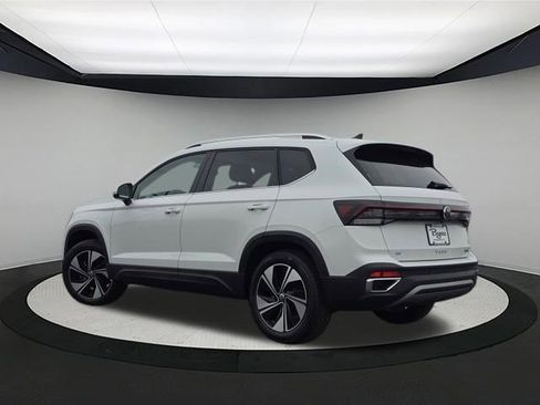 New 2026 Volkswagen Taos SE AWD/4WD image 5