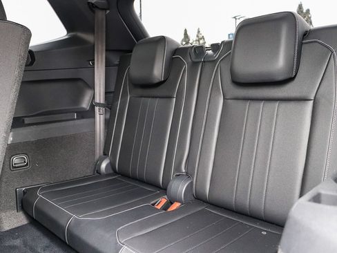 Certified 2022 Volkswagen Tiguan SE R-Line FWD image 18