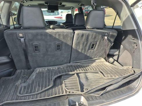 Used 2019 Honda Pilot Touring image 8