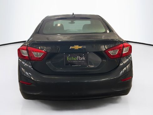 Used 2018 Chevrolet Cruze LT w/ Convenience Package FWD image 7