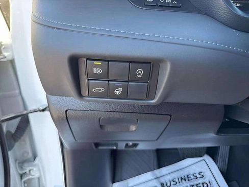 Used 2023 Toyota Highlander Limited image 16