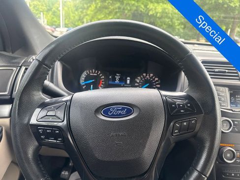 Used 2018 Ford Explorer XLT FWD image 10