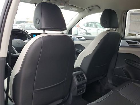 New 2026 Volkswagen Taos SE image 12