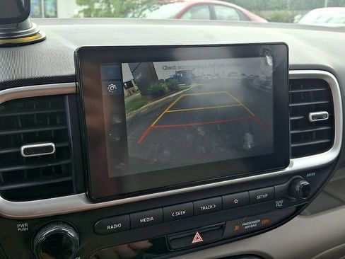 Used 2023 Hyundai Venue SEL FWD image 19