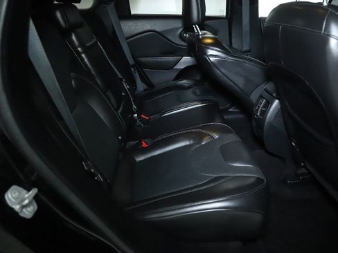 Used 2019 Jeep Cherokee Limited AWD/4WD image 34
