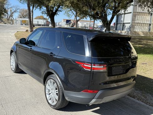 Used 2017 Land Rover Discovery First Edition image 7