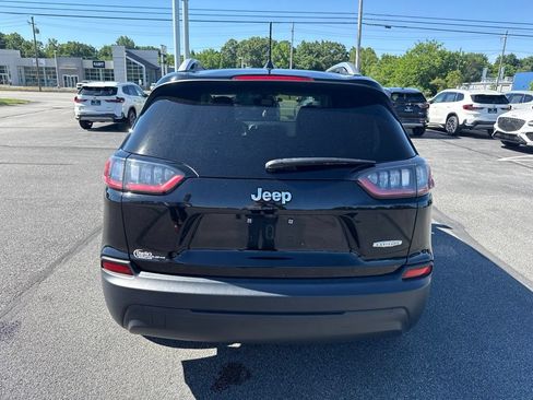Used 2019 Jeep Cherokee Latitude Plus w/ Comfort/Convenience Group FWD image 20