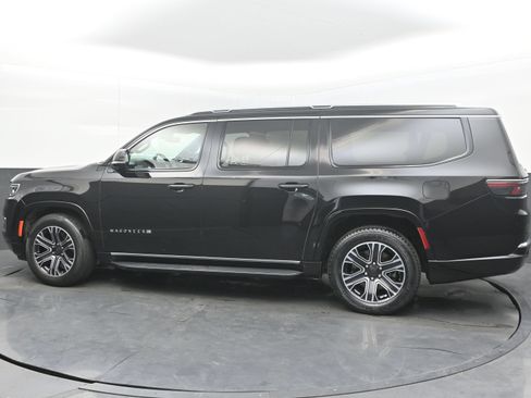 Used 2024 Jeep Wagoneer L Series II RWD image 7