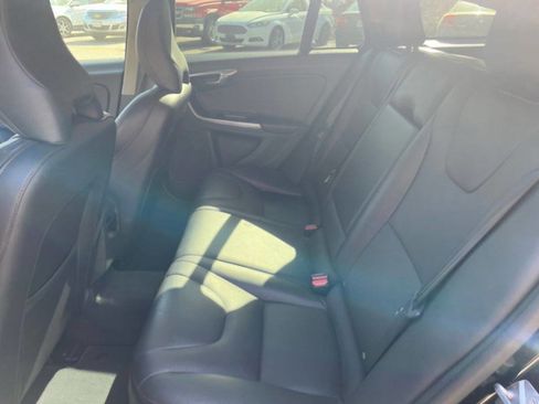 Used 2016 Volvo V60 T5 Cross Country image 18