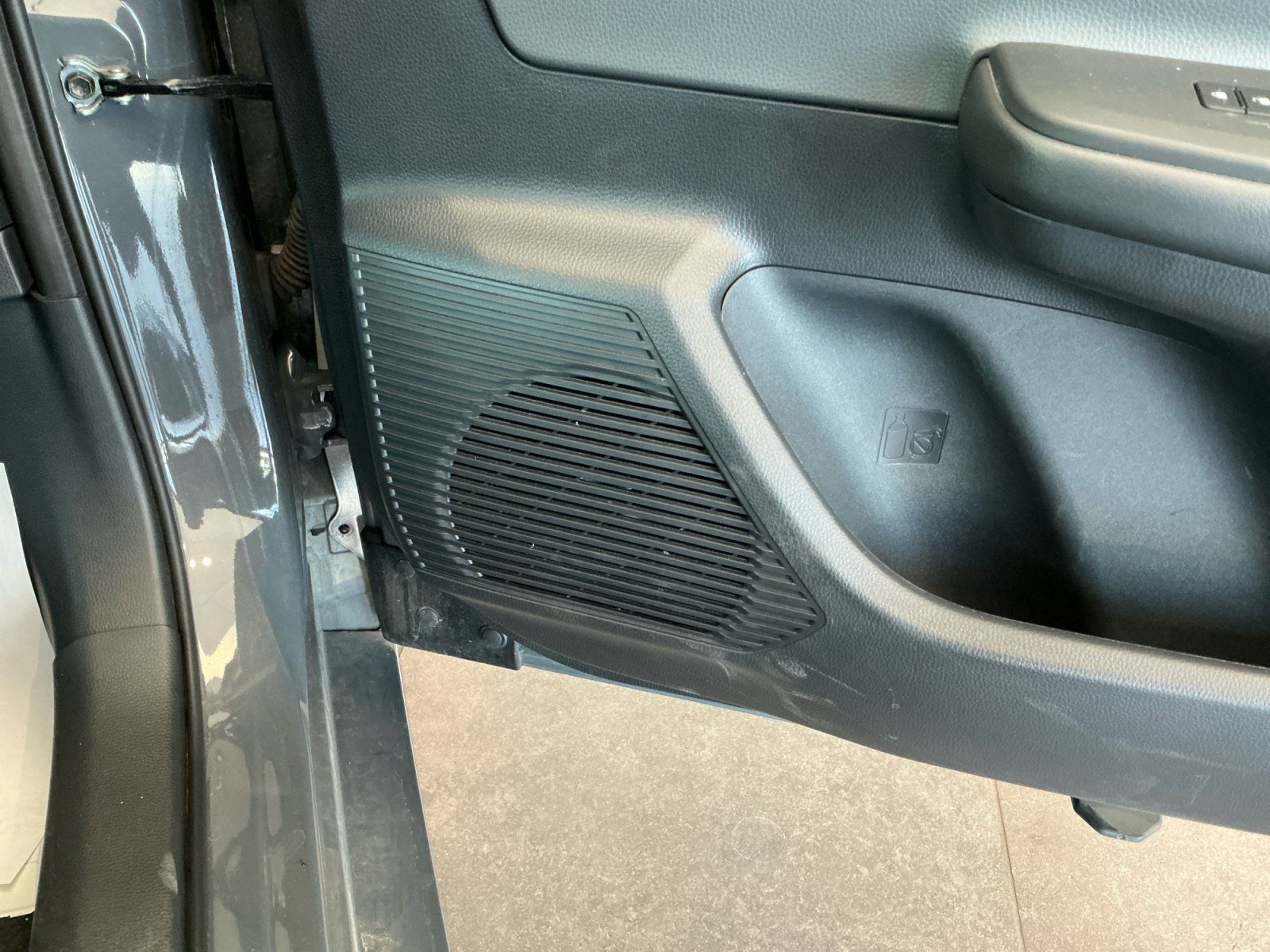 Certified 2025 Toyota Prius LE FWD image 25
