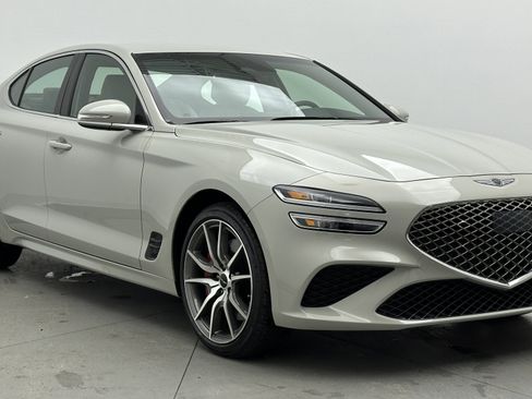 Used 2025 Genesis G70 2.5T image 3