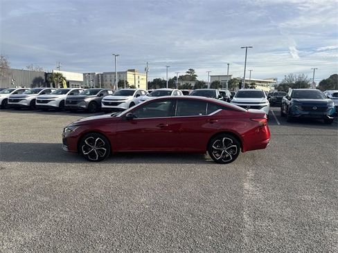 Used 2024 Nissan Altima 2.5 SR w/ SR Premium Package image 8