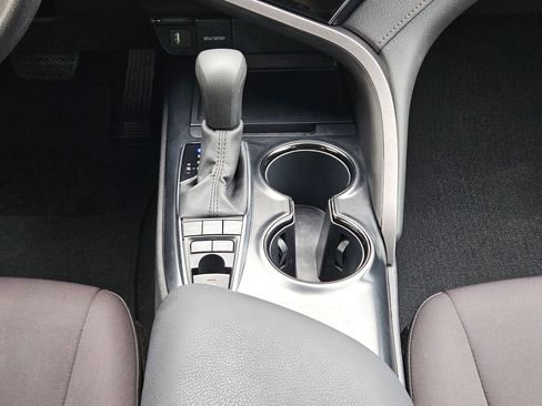 Used 2020 Toyota Camry LE image 12