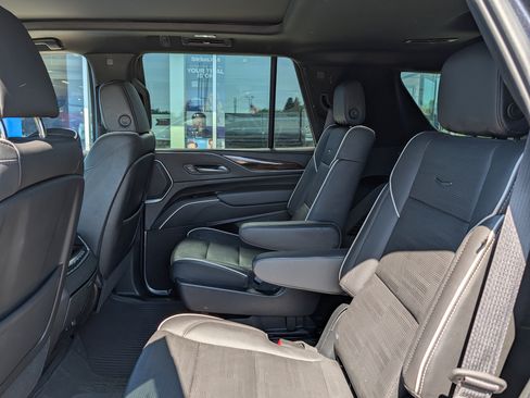 Used 2023 Cadillac Escalade Premium Luxury w/ LPO, Floor Liner Package AWD/4WD image 9