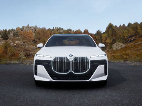 New 2026 BMW 740i RWD image 3