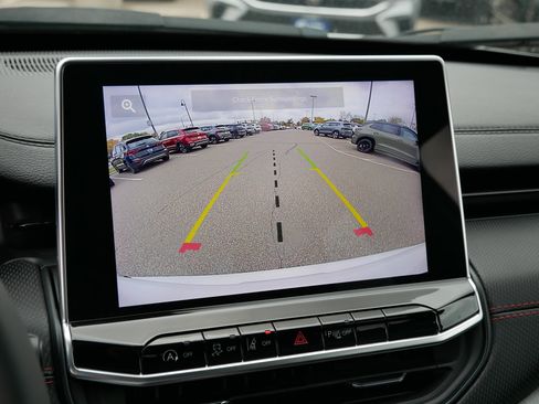 Used 2024 Jeep Compass Trailhawk image 29