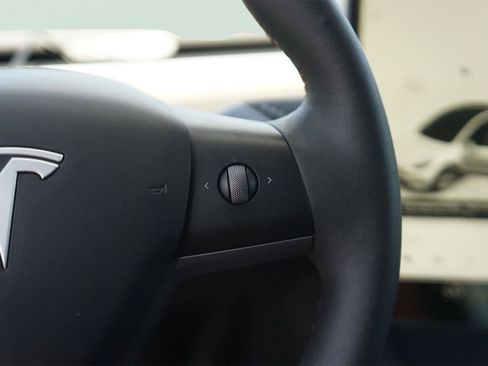 Used 2023 Tesla Model Y AWD image 24