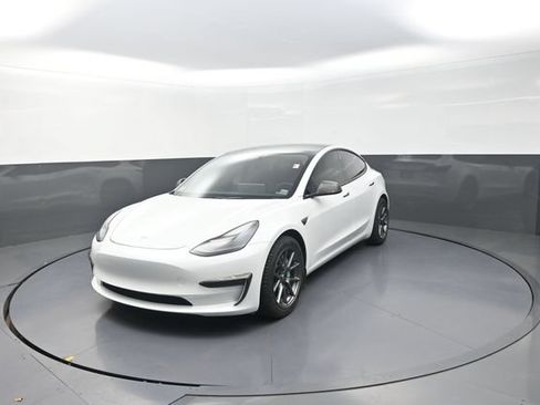 Used 2022 Tesla Model 3 Long Range AWD/4WD image 32