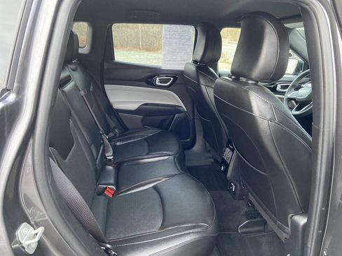 Used 2023 Jeep Compass Limited image 30