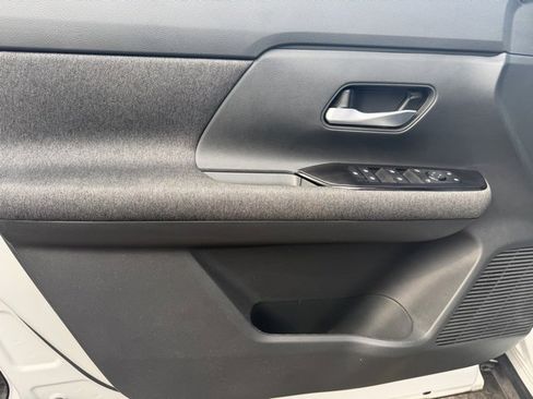 Certified 2025 Nissan Kicks SV image 7