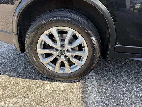 Used 2019 Nissan Rogue S w/ Special Edition Package AWD/4WD image 11