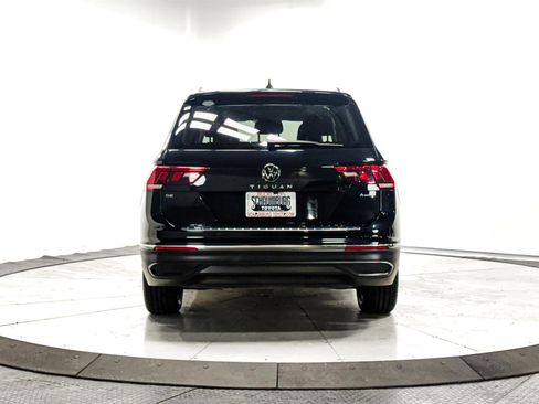 Used 2022 Volkswagen Tiguan SE image 9