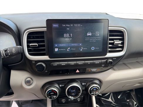 Used 2024 Hyundai Venue SEL FWD image 15