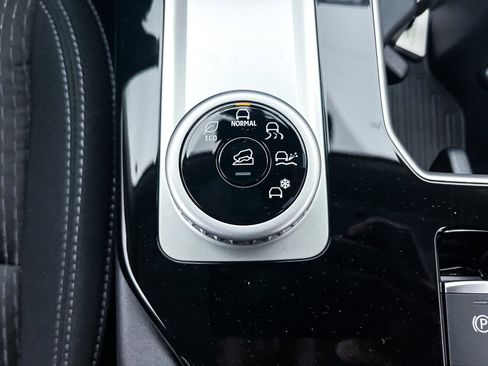 New 2025 Mitsubishi Outlander ES image 19