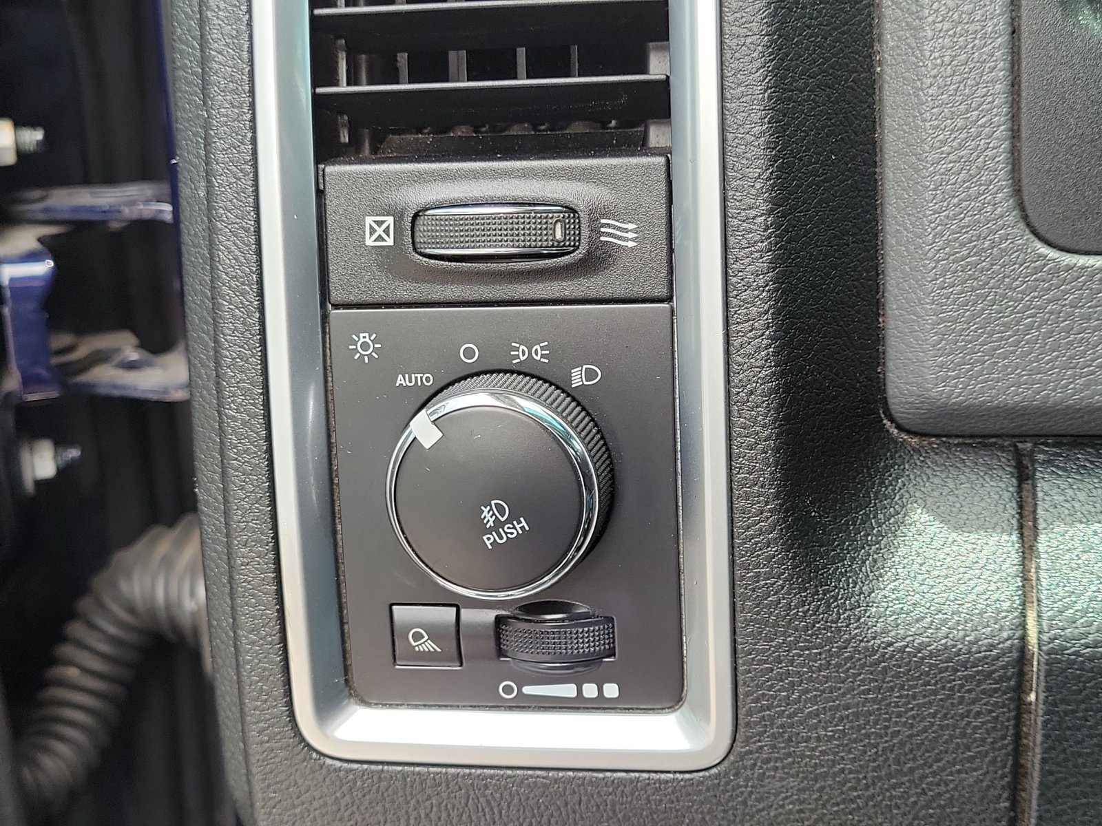 Used 2015 RAM 1500 Big Horn RWD image 15