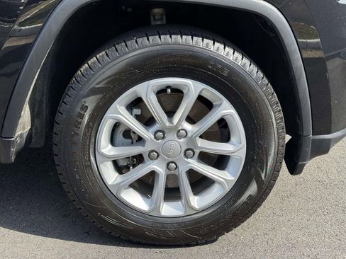 Used 2021 Jeep Grand Cherokee Laredo AWD/4WD image 25