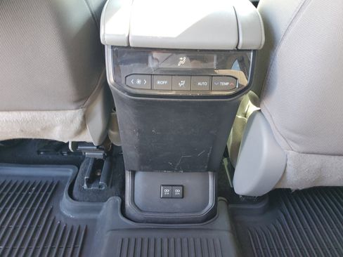 Used 2021 Toyota Highlander LE image 17