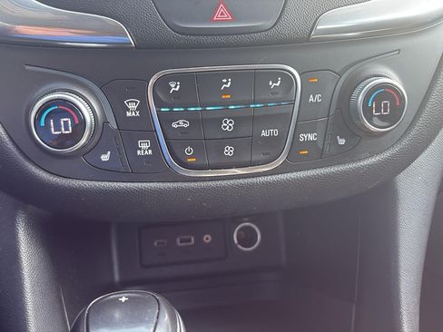 Used 2019 Chevrolet Equinox LT AWD/4WD image 18