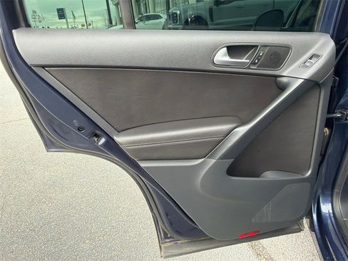 Used 2016 Volkswagen Tiguan SE image 21