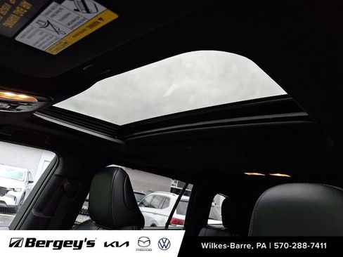 Used 2023 Toyota Highlander XSE AWD/4WD image 16
